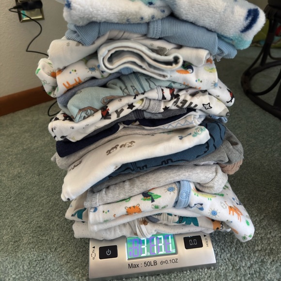 26 pieces Assorted Baby Clothes Bundle 0-3 months - Picture 1 of 6